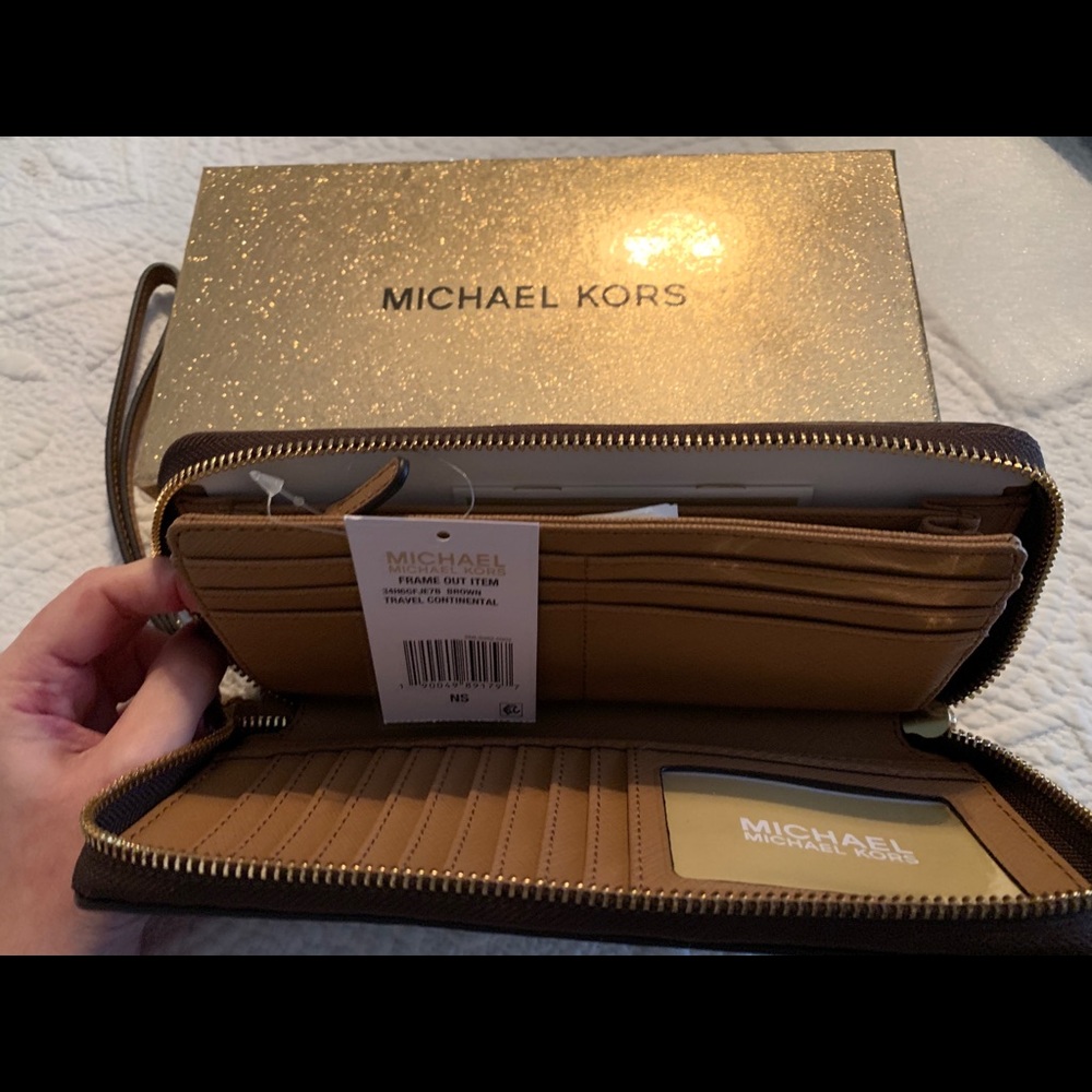 Michael Kors Wallet - Picture 2 of 2